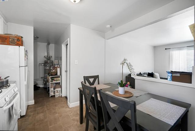 21926 Victory Dr, Hayward CA: https://media.crmls.org/mediaz/0ea28799-0f50-4361-b228-2ee764d9bf85.jpg