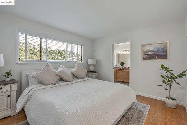3336 Oak Ct, Lafayette CA: https://media.crmls.org/mediaz/0ea2d244-91f4-4750-8e28-391b2b0578f6.jpg