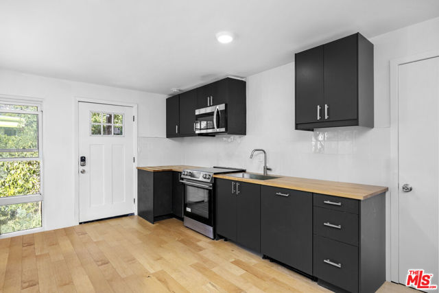 1311 Braeridge Drive, Beverly Hills CA: https://media.crmls.org/mediaz/0ea2dc68-b9a5-42b1-9168-66a7034cba1e.jpg