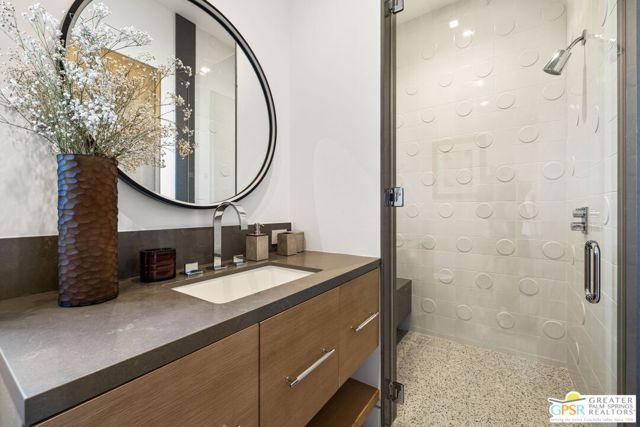 2381 Vista Palizada Drive, Palm Springs CA: https://media.crmls.org/mediaz/0ea2dcf9-f7df-4426-94b2-0db68dd56a52.jpg