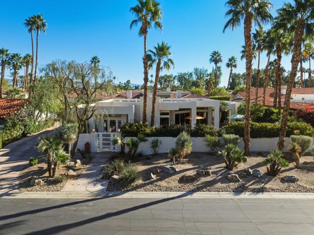 48700 San Pedro Street, La Quinta CA: https://media.crmls.org/mediaz/0ea2ed95-0d66-4557-b30c-c5ef70cac97f.jpg