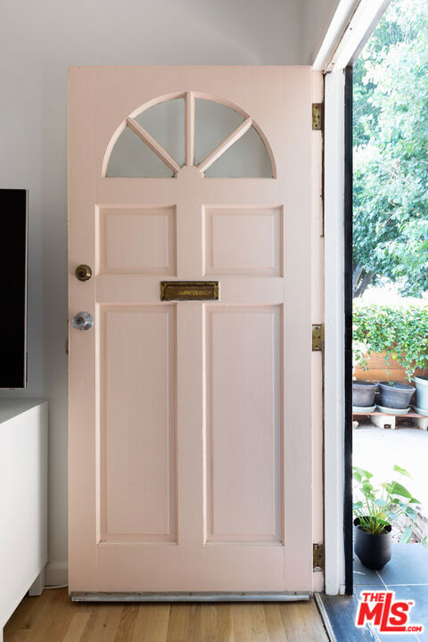 1152 Wilcox Place, Los Angeles CA: https://media.crmls.org/mediaz/0ea347bb-d7cd-403a-865e-73552a0b0fdc.jpg