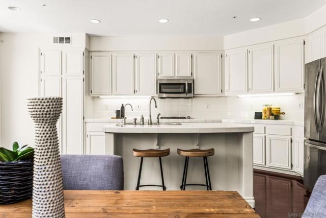 3083 Sprucewood Ln, Escondido CA: https://media.crmls.org/mediaz/0ea384cb-526a-4f5e-88d7-9f1fc21fda91.jpg