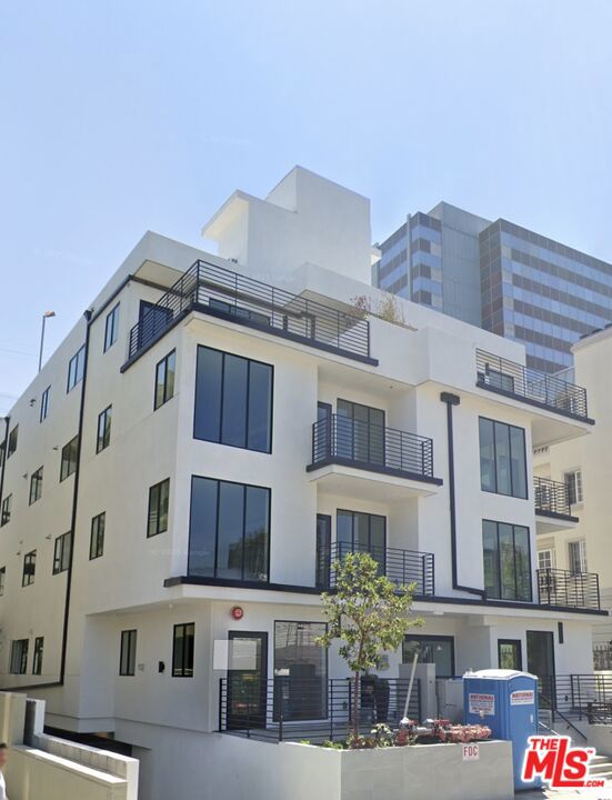 9842 Vidor Drive, Los Angeles CA: https://media.crmls.org/mediaz/0ea3aa84-843d-482d-8cef-96a4bc6b7b71.jpg