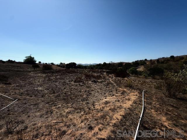 9562 Covey Ln, Escondido CA: https://media.crmls.org/mediaz/0ea4ba4b-6554-40e4-ad46-de3cc0316b9c.jpg