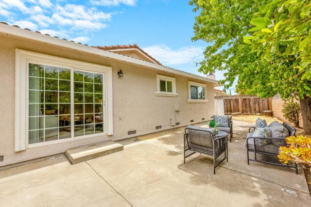 6084 Amador Place, Newark CA: https://media.crmls.org/mediaz/0ea4cd59-bc83-4d61-afc4-a0ce7edcc9c3.jpg