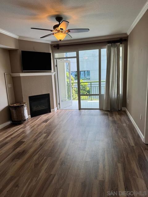 1240 India St, San Diego CA: https://media.crmls.org/mediaz/0ea4d84e-94ed-4e47-9d70-35a44f263ad3.jpg
