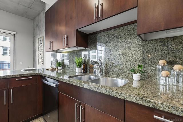 1025 Island Ave, San Diego CA: https://media.crmls.org/mediaz/0ea4eb63-733a-496d-91a1-b8ffa831cd5e.jpg