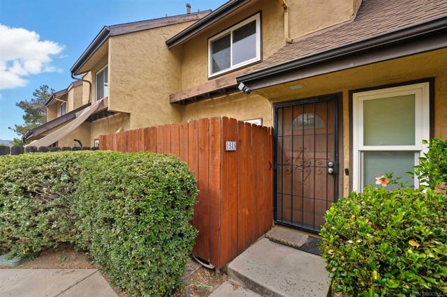 1585 Stone Edge Cir, El Cajon CA: https://media.crmls.org/mediaz/0ea55788-979b-4ab2-a42b-d383ecc97cd1.jpg