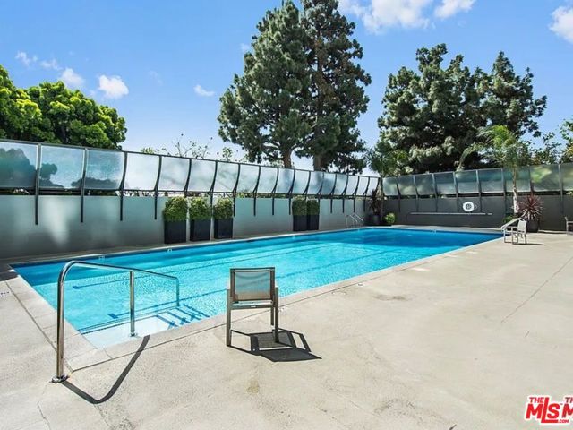 2220 Avenue Of The Stars, Los Angeles CA: https://media.crmls.org/mediaz/0ea5a050-9fa2-4a43-bdda-02cf311ded44.jpg