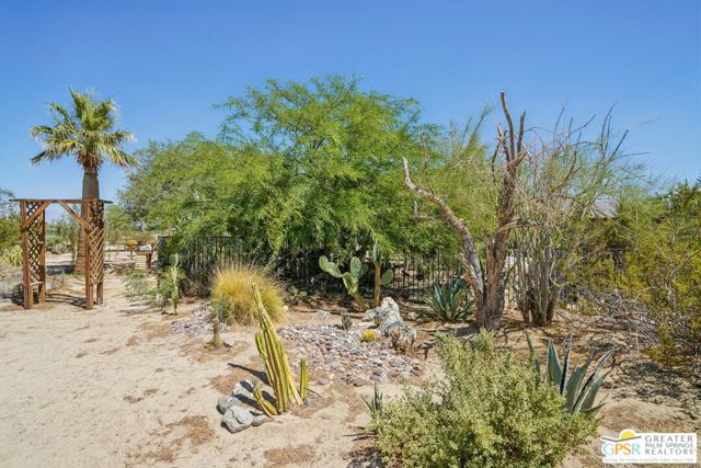 22950 Henry Road, Desert Hot Springs CA: https://media.crmls.org/mediaz/0ea5d88a-febd-4ea0-ba52-3dab1f68885f.jpg