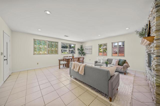 1333 Clove St, El Cajon CA: https://media.crmls.org/mediaz/0ea6a45a-2ed9-4231-983b-85e3acc89fb9.jpg