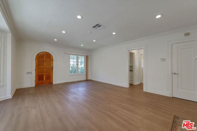 859 S Le Doux Road, Los Angeles CA: https://media.crmls.org/mediaz/0ea6aaab-01b5-4ad4-b6b1-08eb464d8348.jpg