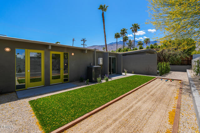 2839 N Davis Way, Palm Springs CA: https://media.crmls.org/mediaz/0ea6f596-fd65-4aa5-80d4-0611161a208a.jpg