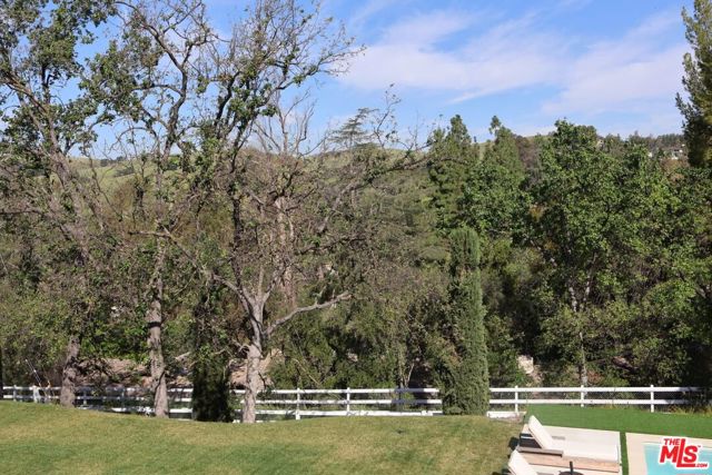 5831 Fitzpatrick Road, Hidden Hills CA: https://media.crmls.org/mediaz/0ea6fdbc-20d6-44df-9445-da89f8825595.jpg