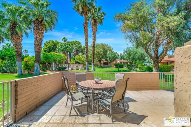2557 N Whitewater, Palm Springs CA: https://media.crmls.org/mediaz/0ea74973-9aa0-463a-9da0-f99d249c567e.jpg