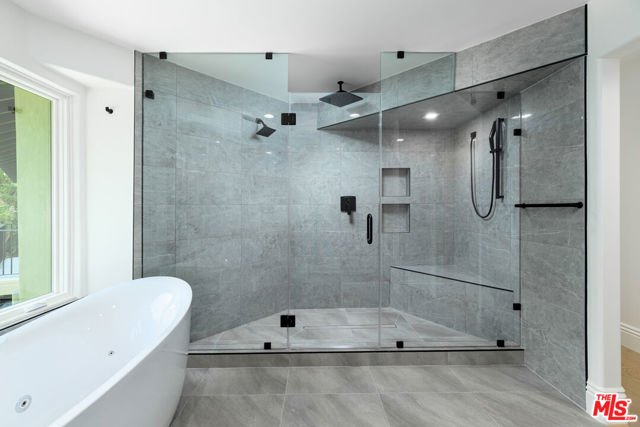 4929 Lakeview Canyon Road, Westlake Village CA: https://media.crmls.org/mediaz/0ea7631b-02e9-4b70-bb68-856c0844f552.jpg