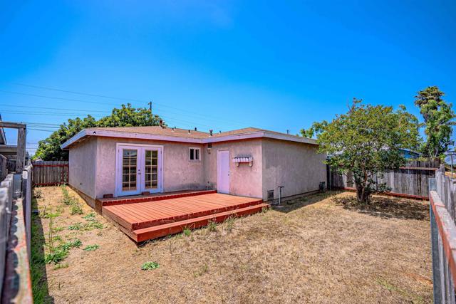765 Elkwood Ave, Imperial Beach CA: https://media.crmls.org/mediaz/0ea7a566-b7c5-401d-8445-2dcddf92d551.jpg