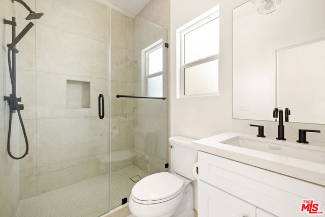 4308 Victoria Park Drive, Los Angeles CA: https://media.crmls.org/mediaz/0ea7a65f-6150-492a-8abc-c63a29902475.jpg