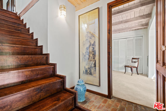 21550 Summit Trail, Topanga CA: https://media.crmls.org/mediaz/0ea7dddb-dce2-4d4e-bccd-d709a381d030.jpg