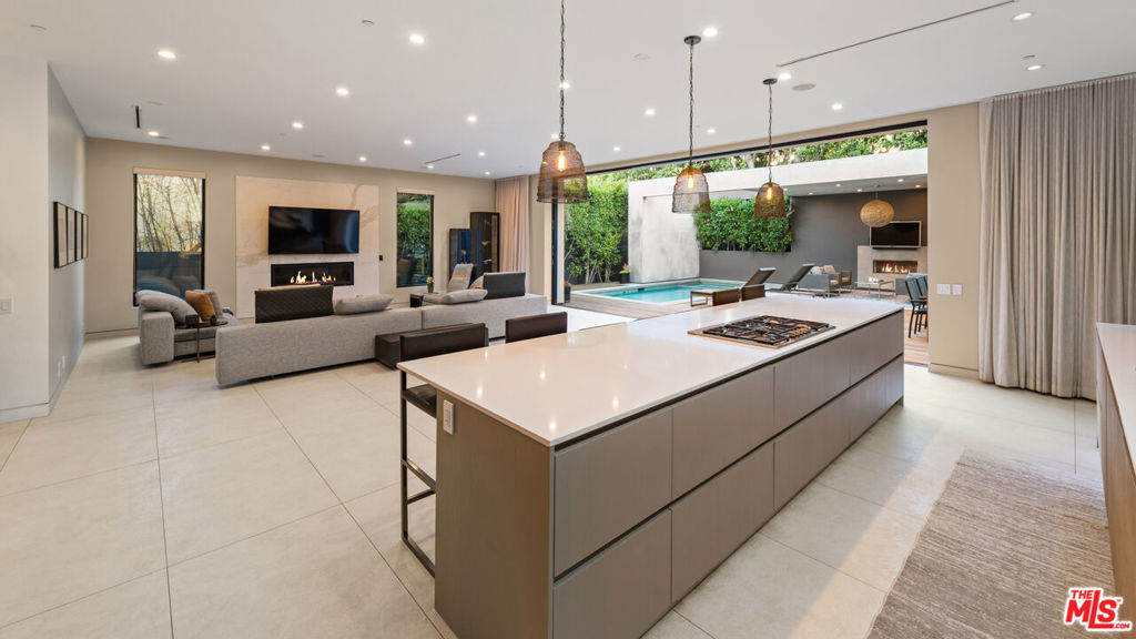 623 N EDINBURGH Avenue — Modern