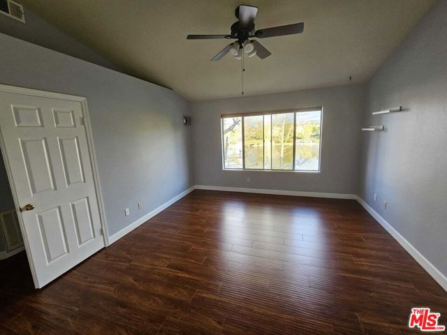 290 Ridgeton Lane, Simi Valley CA: https://media.crmls.org/mediaz/0ea88546-e47d-4cf7-84c3-b58039944164.jpg