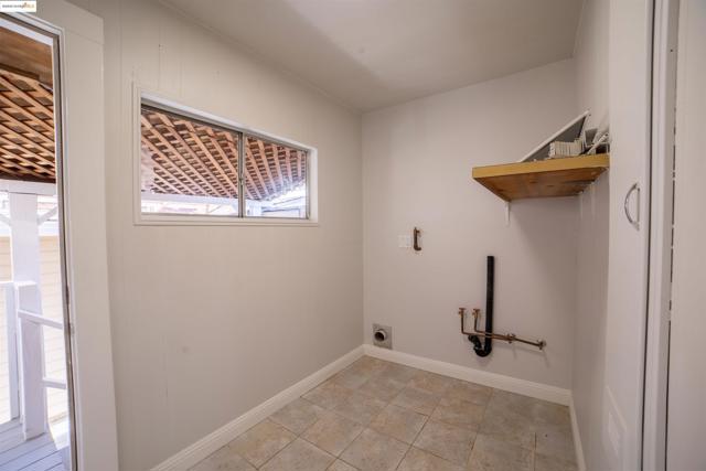 3517 Allendale Ave, Oakland CA: https://media.crmls.org/mediaz/0ea9a213-6ae4-4ddc-a187-271edb7451d1.jpg