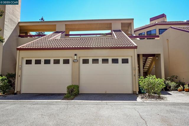 1824 Stanley Dollar Dr, Walnut Creek CA: https://media.crmls.org/mediaz/0ea9a980-0c28-4e73-a14b-85d06fdb2df0.jpg