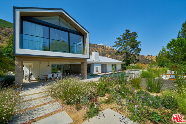6342 Innsdale Drive, Los Angeles CA: https://media.crmls.org/mediaz/0ea9f8de-67ea-4911-98c1-816f36855af2.jpg