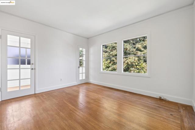 84 Portsmouth Rd, Piedmont CA: https://media.crmls.org/mediaz/0eaa0d8b-3b9c-461f-8b77-11e66f93f77b.jpg