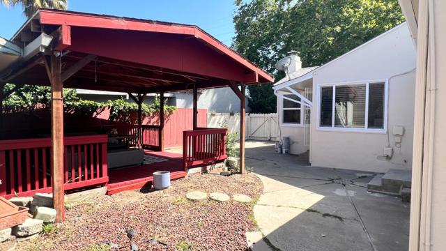 15958 Via Descanso, San Lorenzo CA: https://media.crmls.org/mediaz/0eaa1c01-d3cc-4b26-b356-3329c3d1566d.jpg