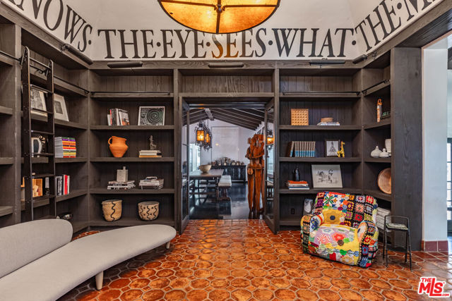 820 N Roxbury Drive, Beverly Hills CA: https://media.crmls.org/mediaz/0eaa333e-7b9b-46f3-8117-1897666bf3e7.jpg