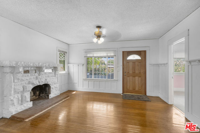219 S Avenue 60, Los Angeles CA: https://media.crmls.org/mediaz/0eaaa765-34bd-420e-8028-8290f7c69578.jpg