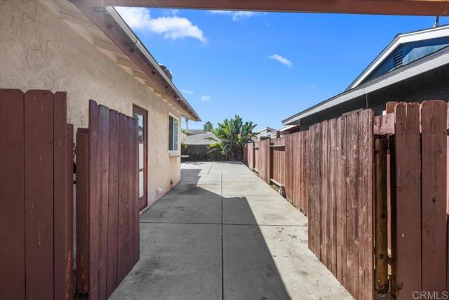 Detail Gallery Image 21 of 27 For 3921 Celeste Dr, Oceanside,  CA 92056 - 4 Beds | 2 Baths