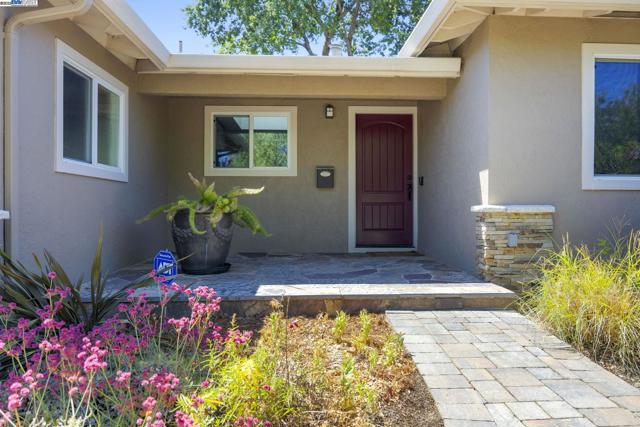 4580 Theresa Ave, Fremont CA: https://media.crmls.org/mediaz/0eab4952-a56e-422d-b224-41e7ef70accc.jpg