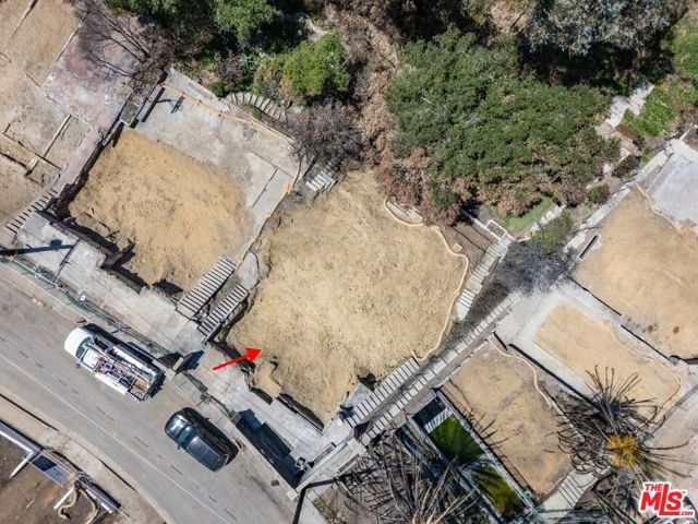16521 Las Casas Place, Pacific Palisades CA: https://media.crmls.org/mediaz/0eab4dce-b7a5-44c8-9853-5e292488ae74.jpg