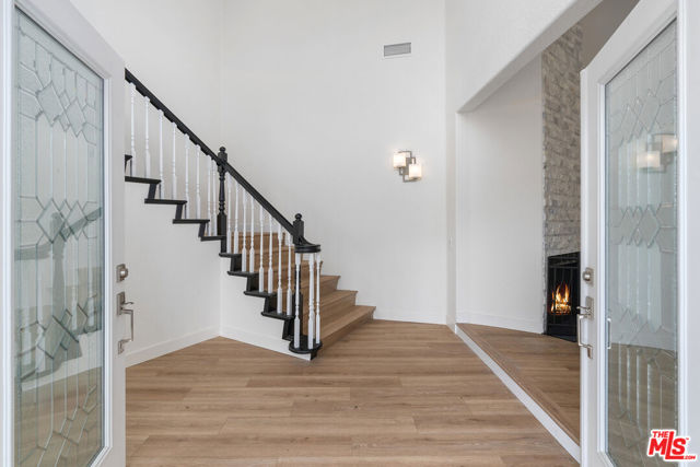 19555 Oxnard Street, Tarzana CA: https://media.crmls.org/mediaz/0eab5830-2e10-40d3-aebd-2a2714961e79.jpg