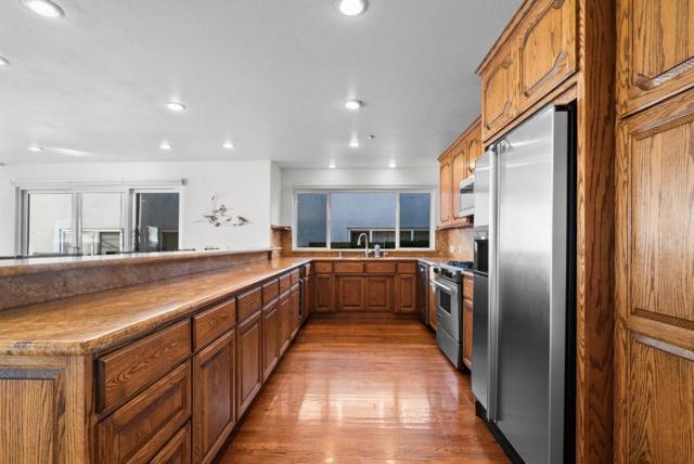 1148 E Cliff Drive, Santa Cruz CA: https://media.crmls.org/mediaz/0eab5a68-80db-41f9-bb1b-bbb2399f68aa.jpg