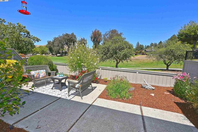 1976 Saint George Rd, Danville CA: https://media.crmls.org/mediaz/0eabd697-1621-4cd7-b48c-8f7bcae8b2f4.jpg