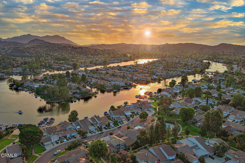https://media.crmls.org/mediaz/0eabe586-f448-48fb-8ca9-e10cf14c09bd.jpg?preset=X-Large