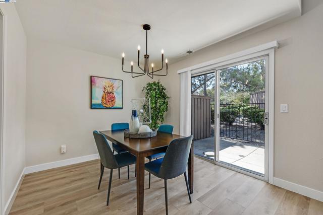 32 Maximo Ct, Danville CA: https://media.crmls.org/mediaz/0eac21c3-68b6-4027-816e-3df14501dc69.jpg