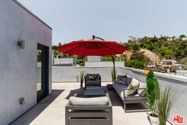 1931 Griffith Park Boulevard, Los Angeles CA: https://media.crmls.org/mediaz/0eac2bfa-9755-4017-9f3b-76d0d80faf26.jpg