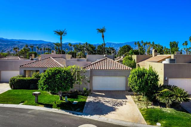 153 Lake Shore Drive, Rancho Mirage CA: https://media.crmls.org/mediaz/0eac4484-e13e-4449-9a54-3f9491486ead.jpg