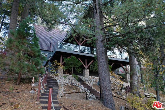161 Rocky Point Road, Lake Arrowhead CA: https://media.crmls.org/mediaz/0eac8864-0a50-417a-878a-2bdeabceb316.jpg