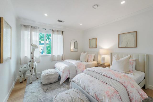 3852 Jefferson Avenue, Redwood City CA: https://media.crmls.org/mediaz/0eacdd76-cf42-49e3-ba0e-3b7f0e118d42.jpg