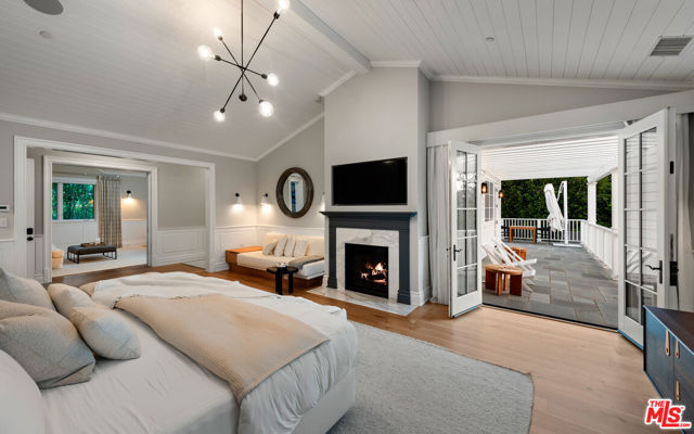 491 N Tigertail Road, Los Angeles CA: https://media.crmls.org/mediaz/0ead3c31-9ca5-490c-a205-513d7c6445ba.jpg