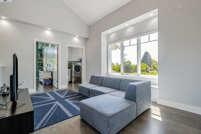 375 Hillview Dr, Fremont CA: https://media.crmls.org/mediaz/0ead5db6-4cc8-4263-83bc-b39b89bdde4e.jpg