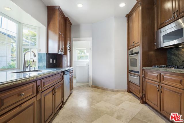 2230 W 30th Street, Los Angeles CA: https://media.crmls.org/mediaz/0eae0253-91a4-482a-99f2-606479162376.jpg