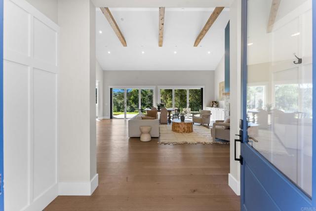 Detail Gallery Image 4 of 56 For 2747 via Del Robles, Fallbrook,  CA 92028 - 3 Beds | 3 Baths