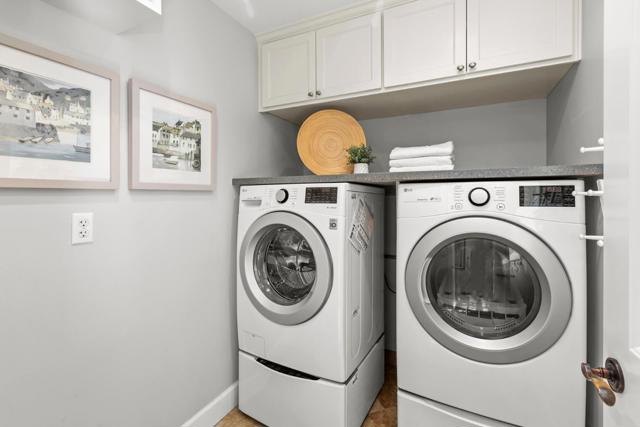 158 Seminary Drive, Menlo Park CA: https://media.crmls.org/mediaz/0eae57a9-32e9-46c2-98df-5b140c2fd06c.jpg
